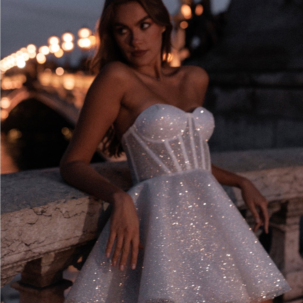 Rosie Etienne Emmelie Sz 6 with box